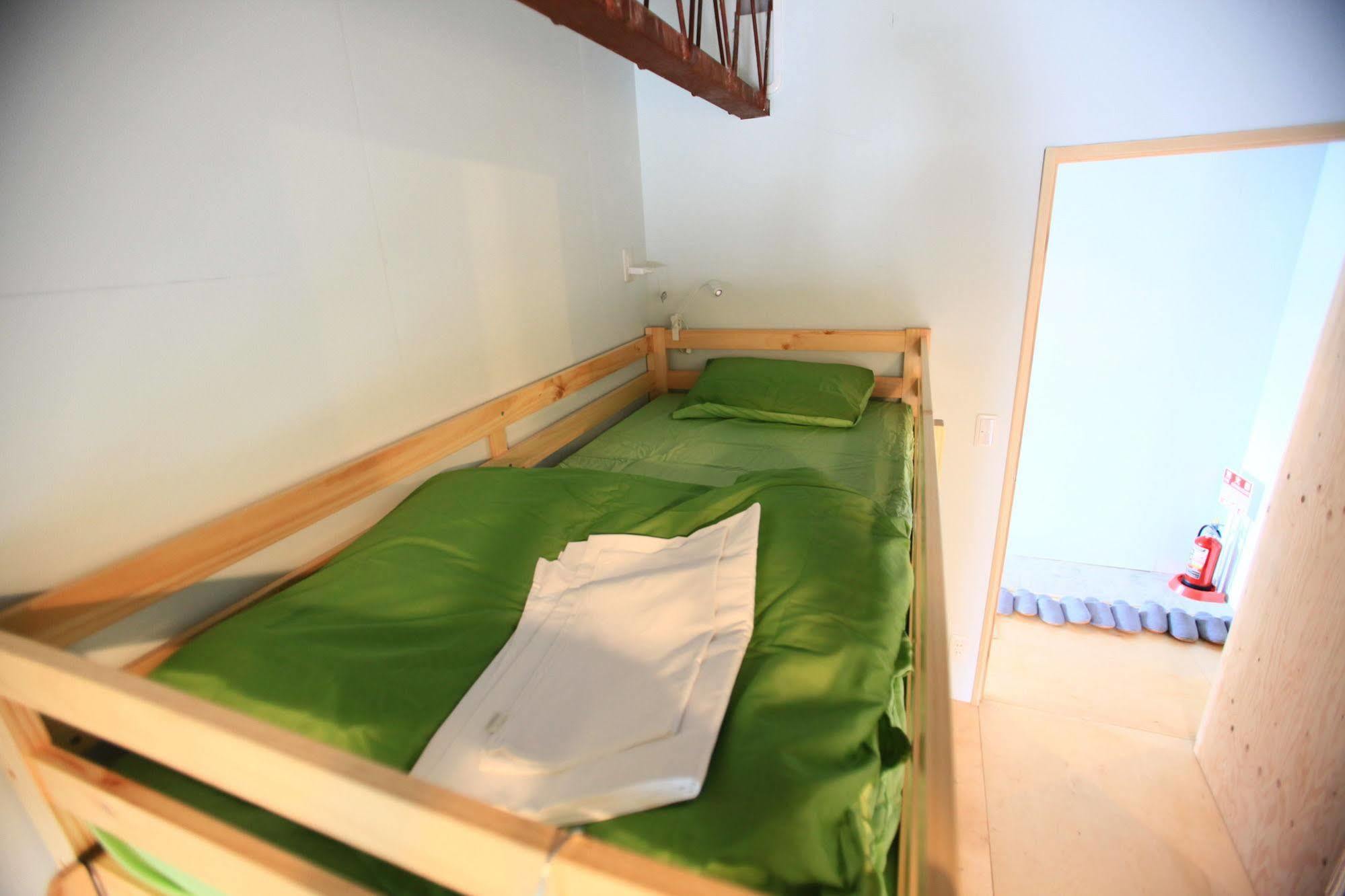 אוקיאמה Kamp Houkan-Cho Backpacker'S Inn & Lounge מראה חיצוני תמונה